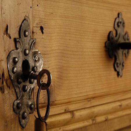 Casa Toedi Restaurant Hotel Trun エクステリア 写真