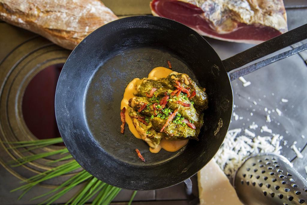 Casa Toedi Restaurant Hotel Trun エクステリア 写真