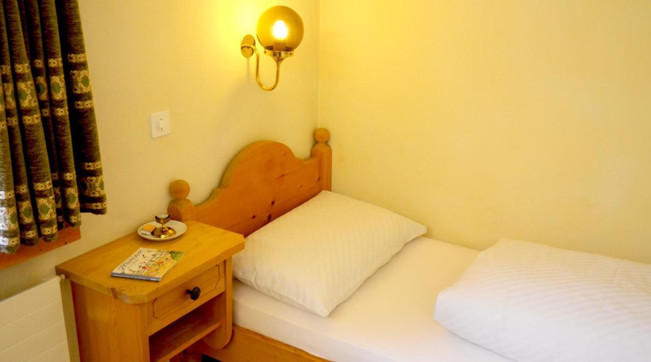 Casa Toedi Restaurant Hotel Trun エクステリア 写真