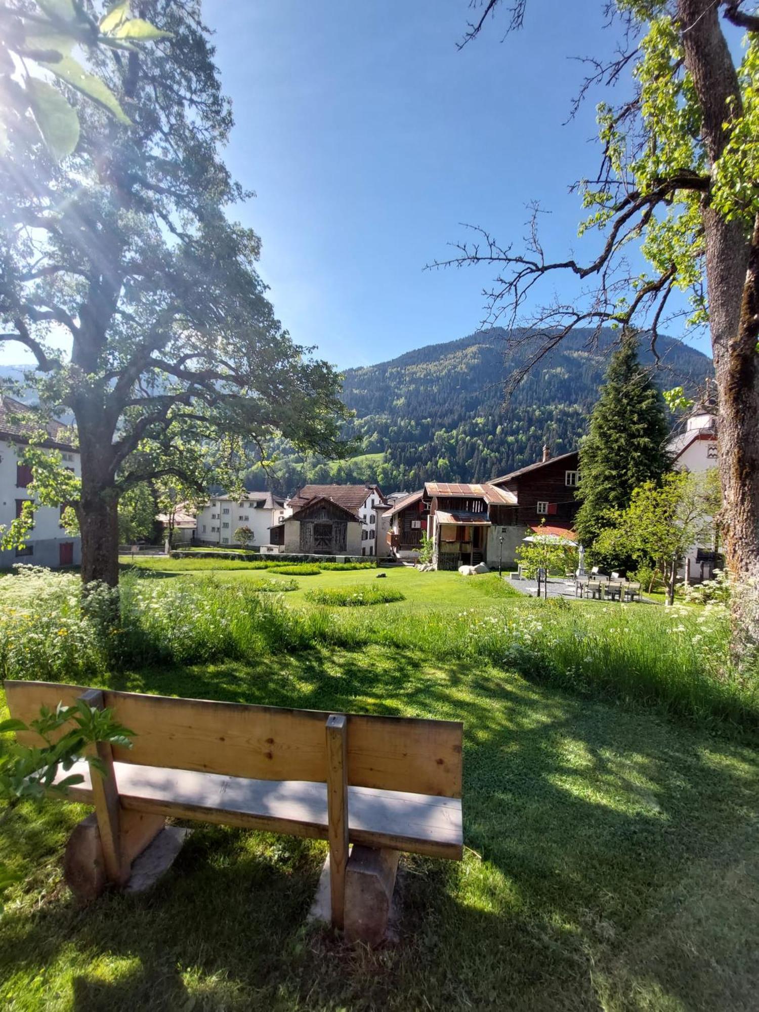 Casa Toedi Restaurant Hotel Trun エクステリア 写真