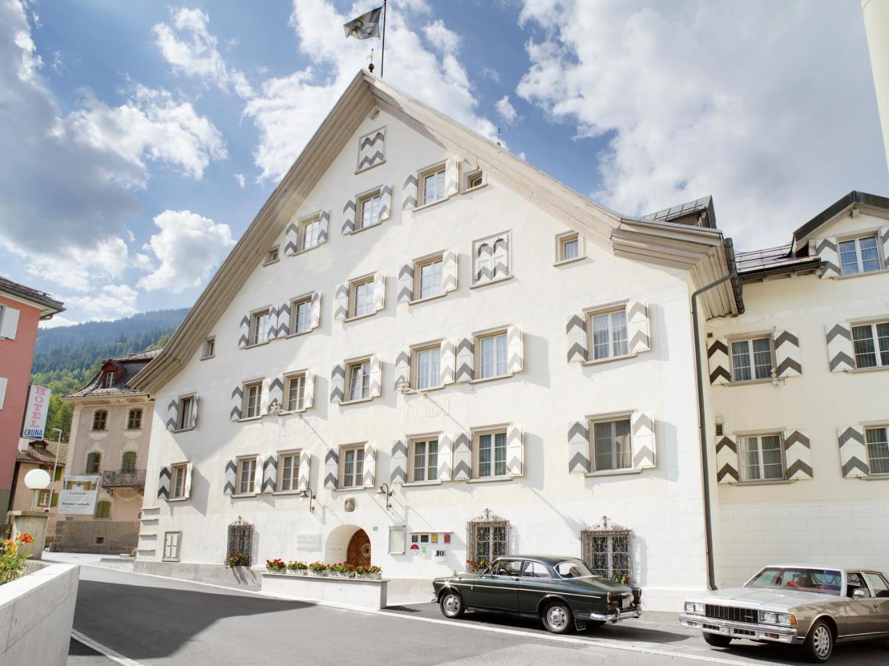 Casa Toedi Restaurant Hotel Trun エクステリア 写真